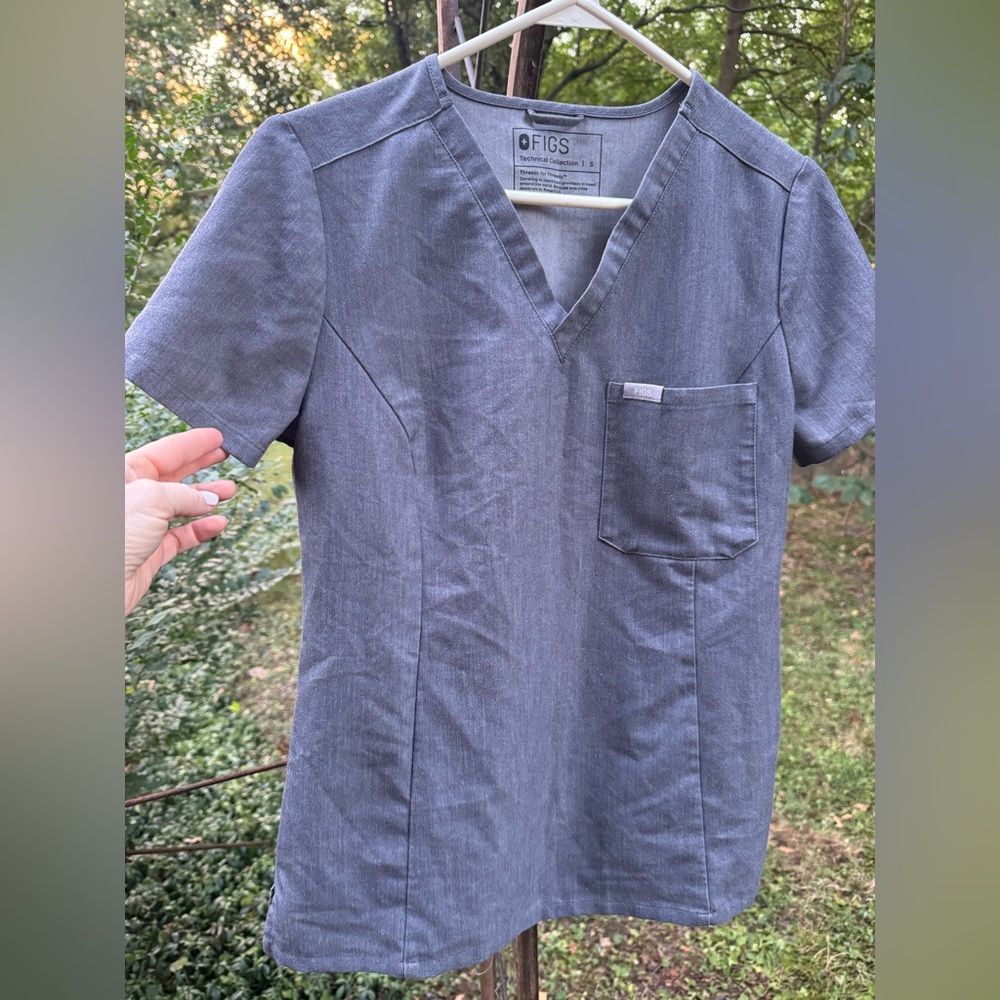 Figs Gray Technical Collection Scrub TOP ONLY Women’s Small